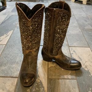 Frye Deborah Studded boots size 7